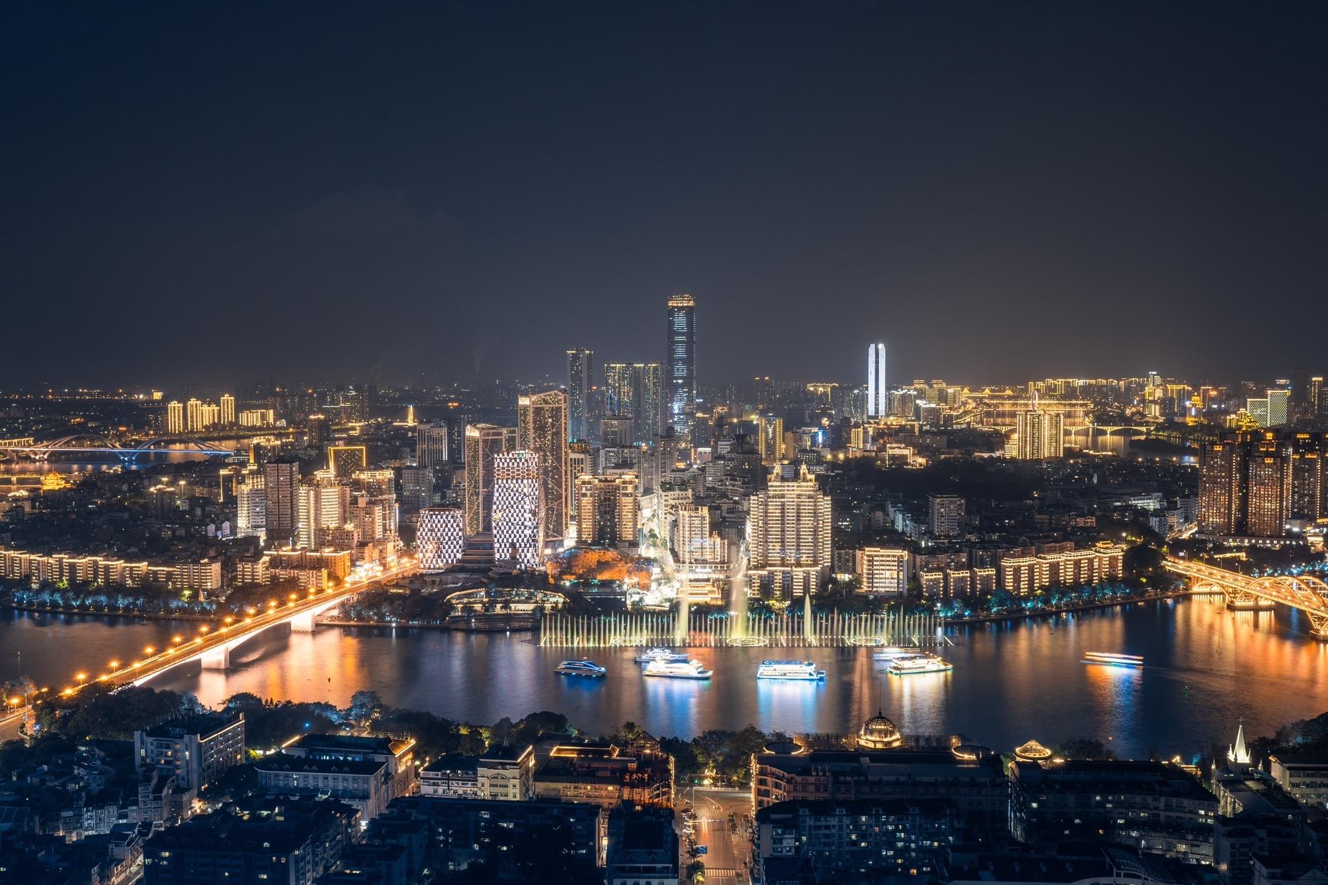 旅游的夜景真的很美 柳州是一座充满活力的城市,夜晚的柳州更是充满了