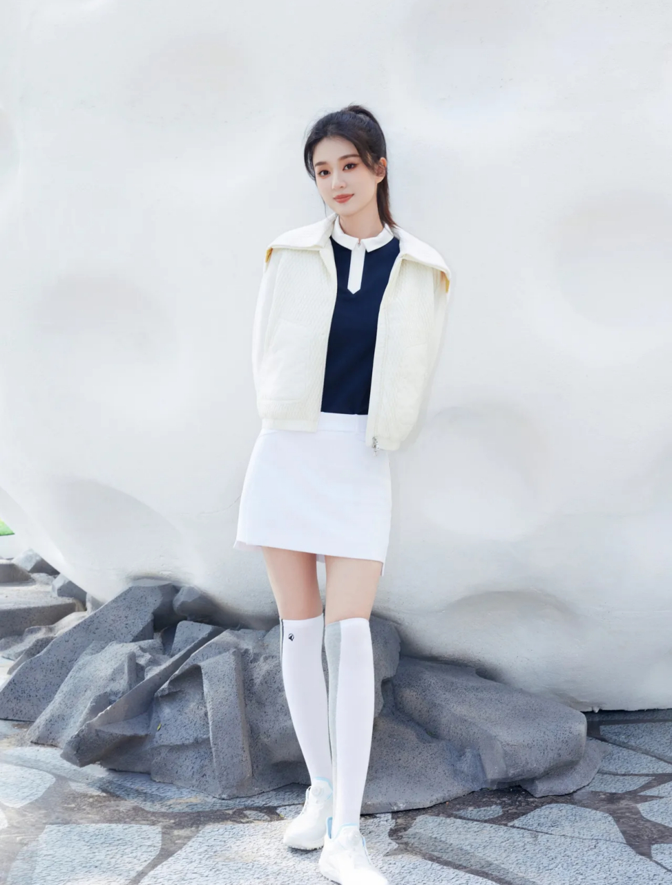 乔欣好美,一身运动风穿搭,高扎马尾,青春靓丽,元气满满,少女感十足!