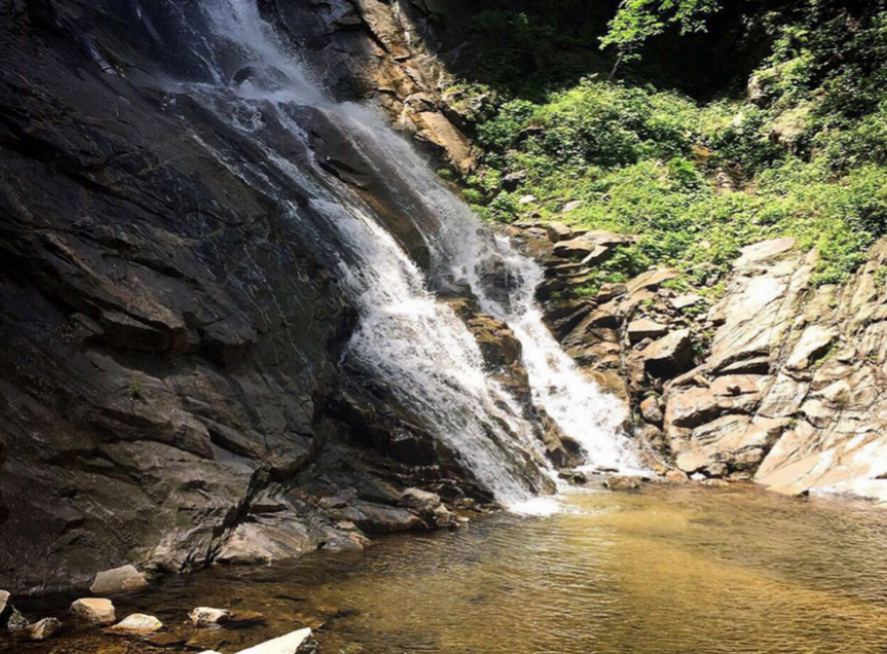 鲁山龙潭峡是河南一处常被误会为5a级景区的地方,门票只需50元,却有上