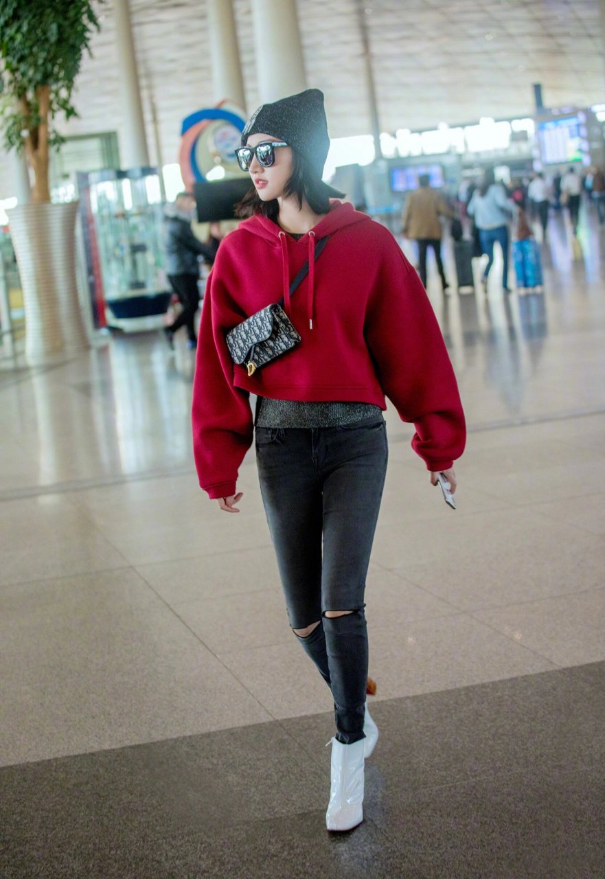 景甜早期机场街拍记录 .#我们都爱聊八卦# #娱乐最前沿