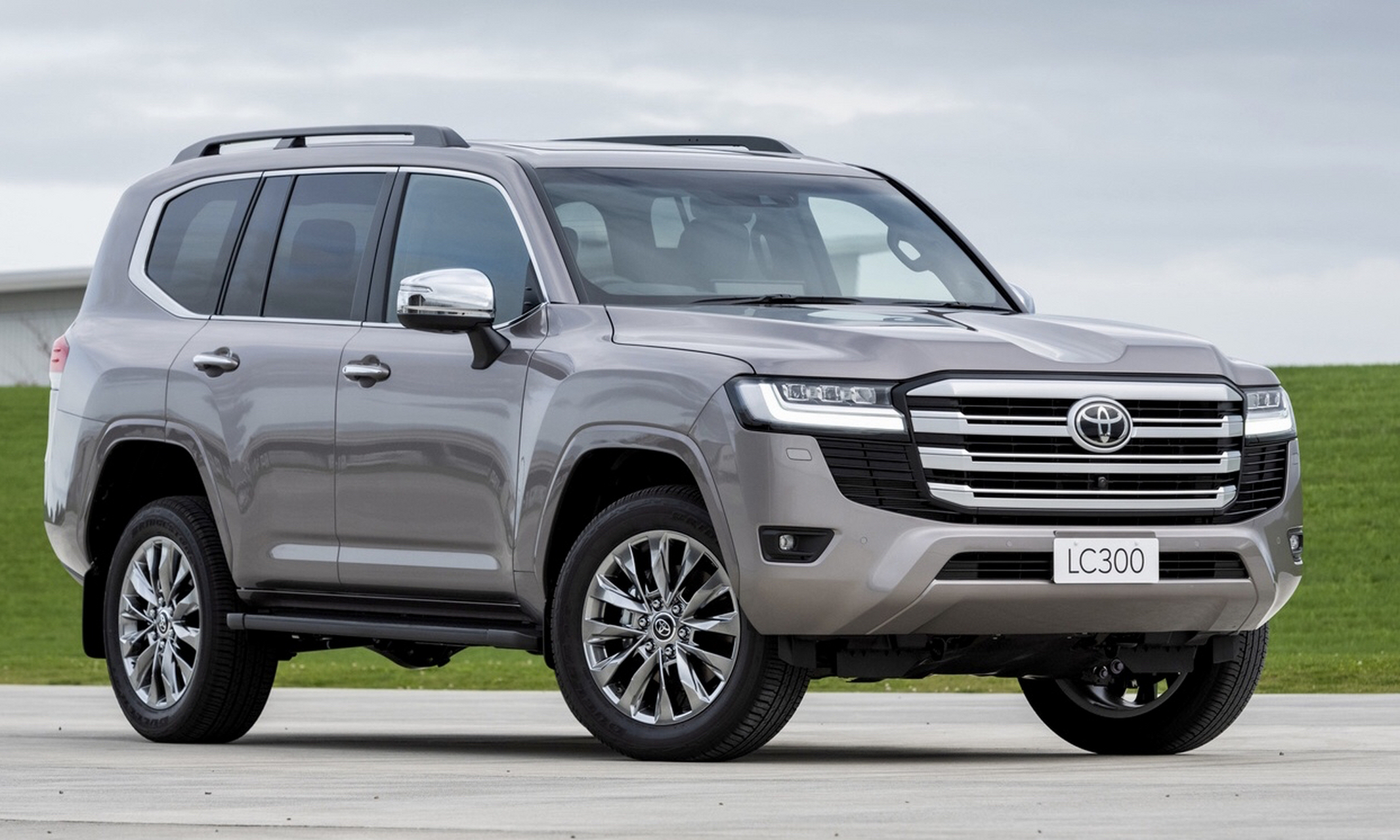 欧洲版本的丰田兰德酷路泽lc300,总感觉日系的车企把好看的车型都投放