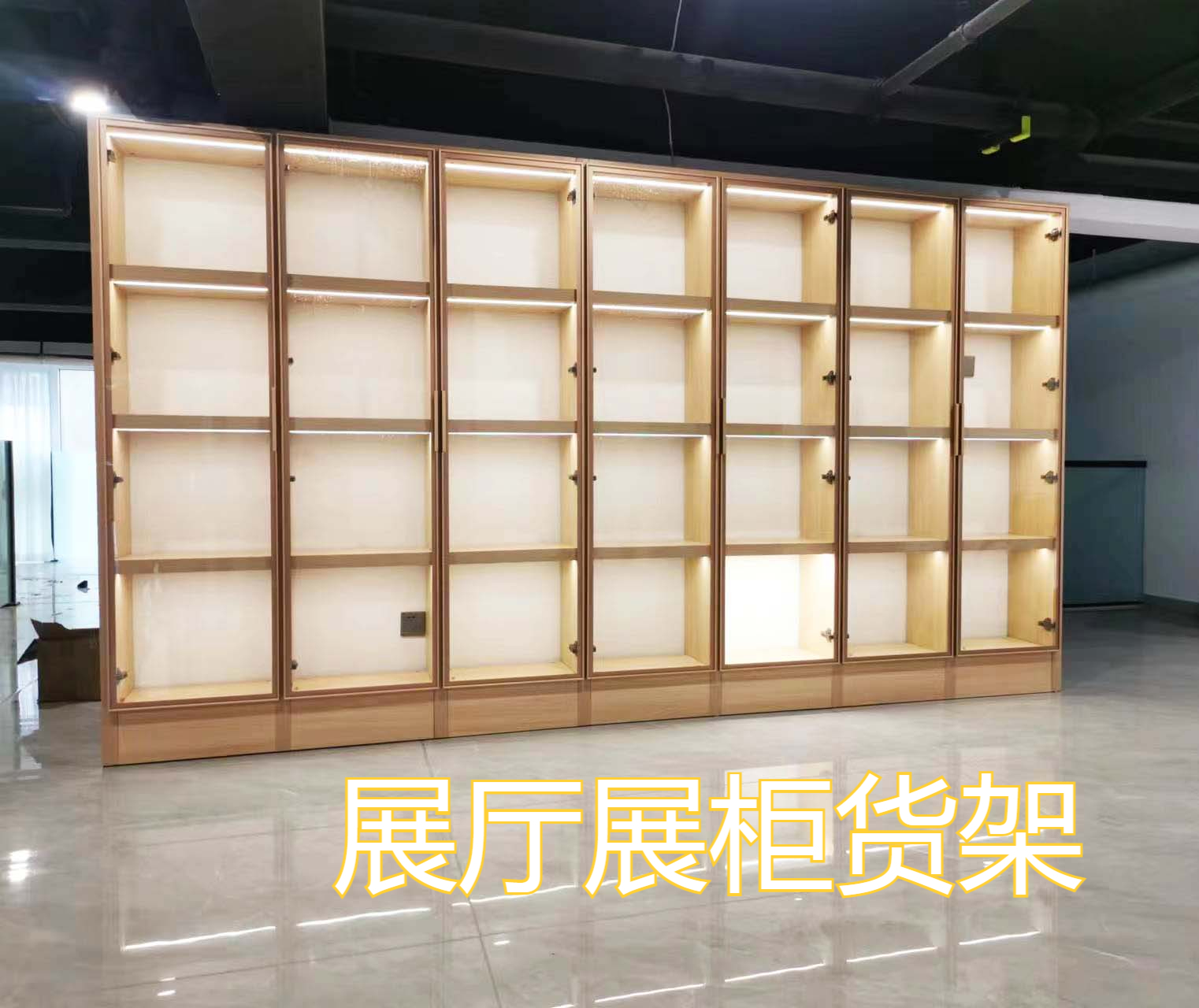 酒店用品展厅客房展柜,打造完美入住体验的秘密武器!  大家好!