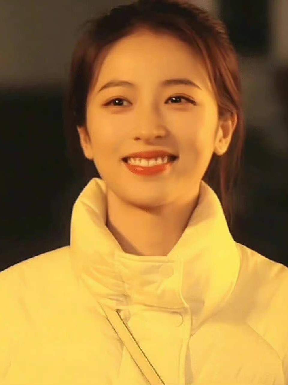 还有重返二十岁里的师姐,长发时期的周雨彤奶乎乎的超级纯!