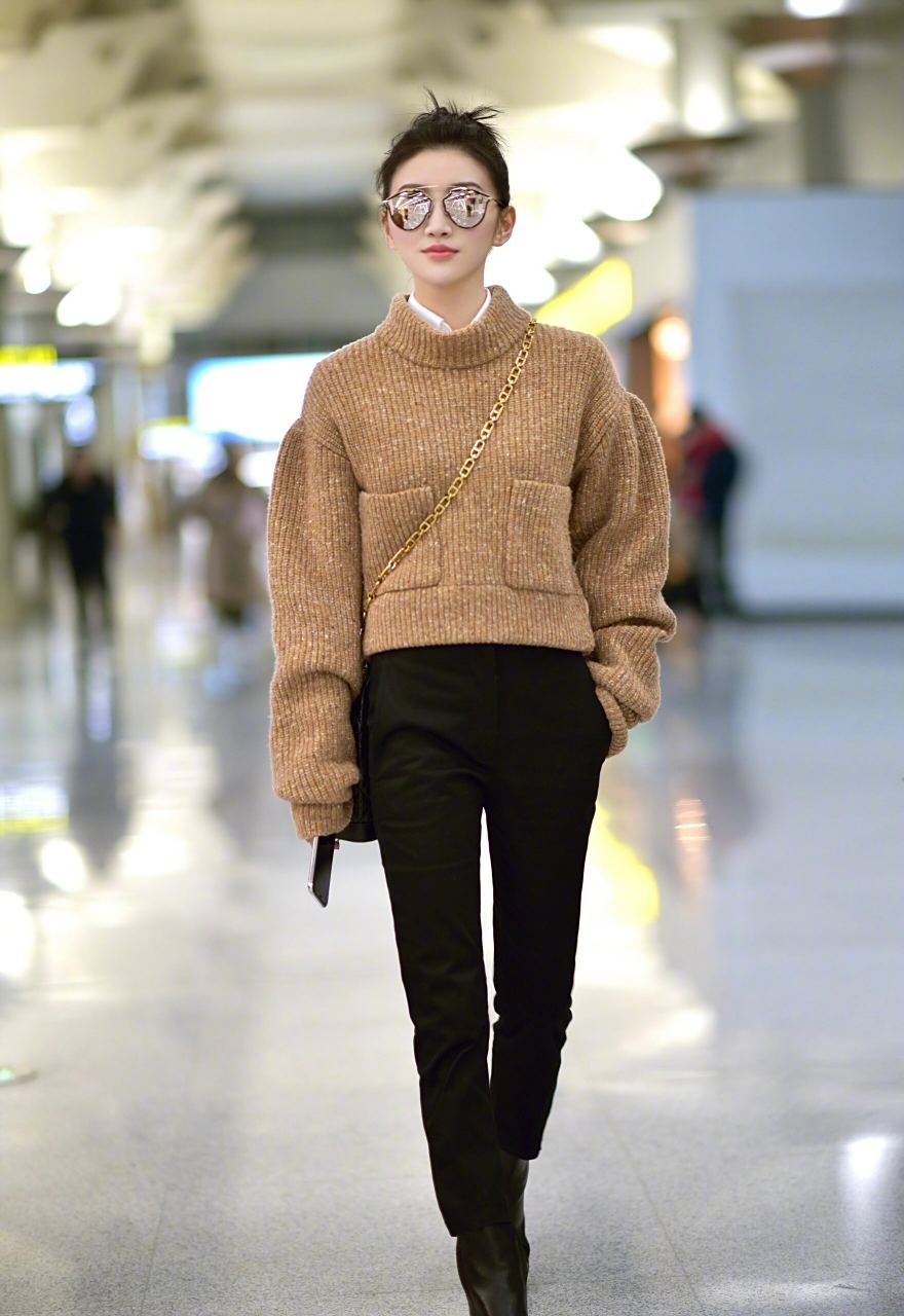 景甜早期机场街拍记录 .#我们都爱聊八卦# #娱乐最前沿