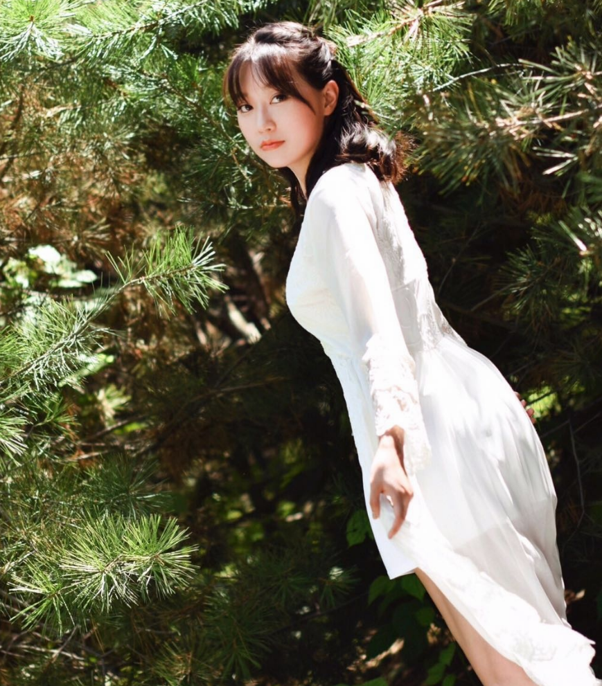 "赵本山徒弟"蒋依杉:戏里又土又丑,生活中真漂亮,老公长这样