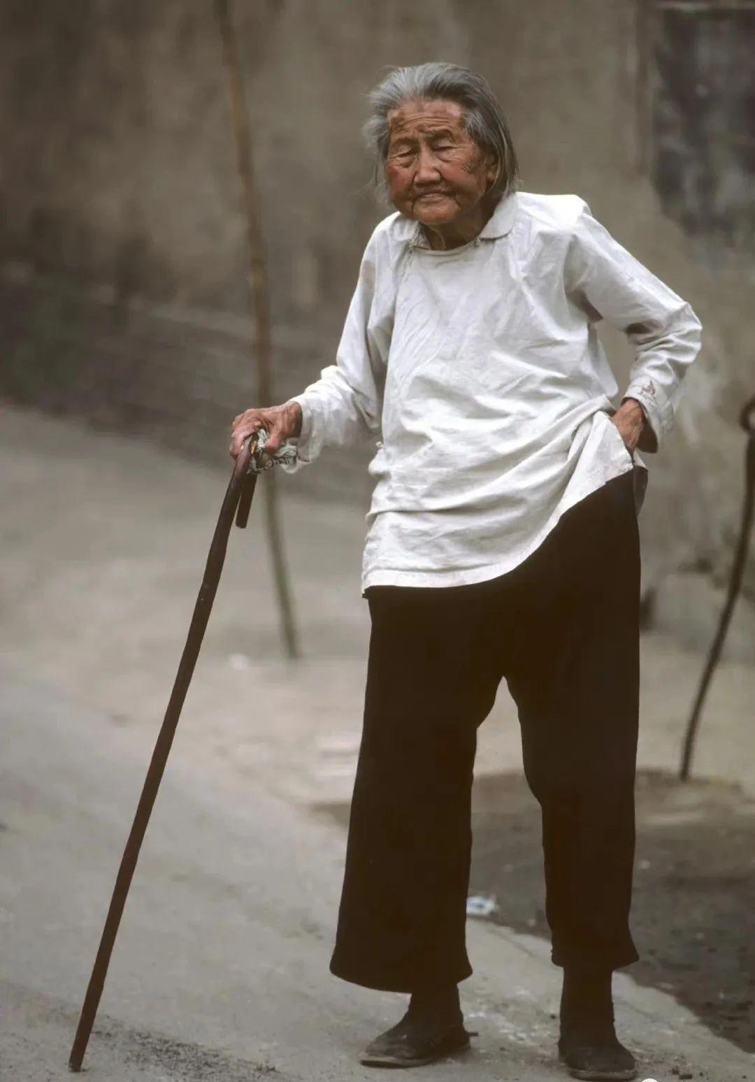 罕见老照片:80年代的农村老人,看完已泪流满面