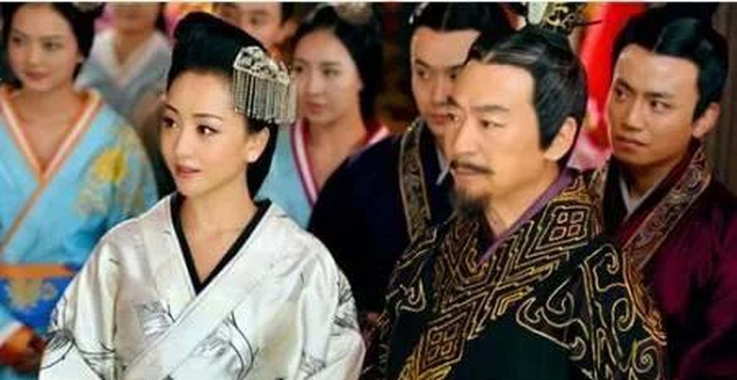 三族,霍成君痛哭流涕地恳求说:"陛下就看在我父亲辅助汉朝多年的份上