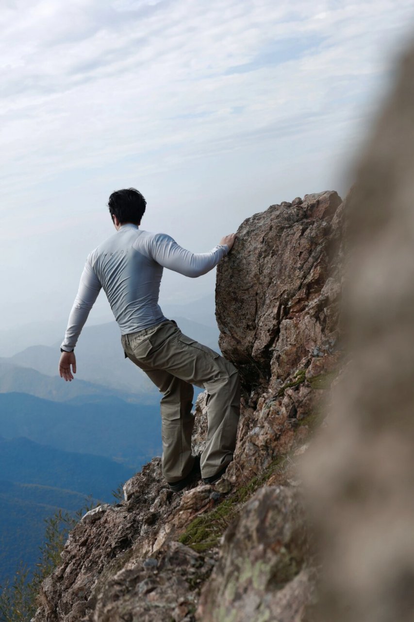 救救救我  东海云顶磨柱峰,一个充满神秘色彩的地方,等待着勇敢者的