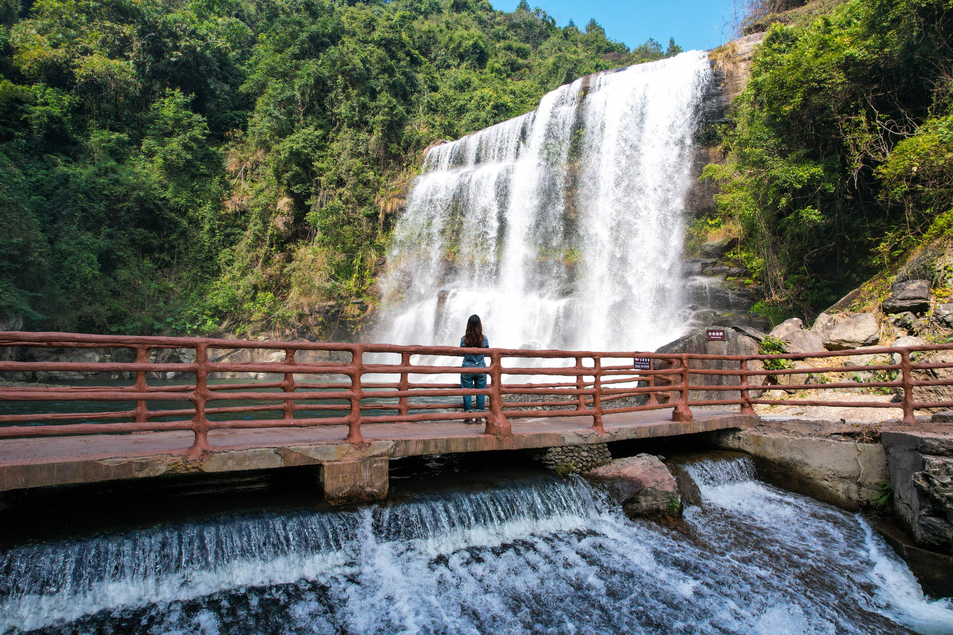 揭阳的最后一站,去了粤东第一瀑——黄满磜瀑布,即便冬天水流量依然很