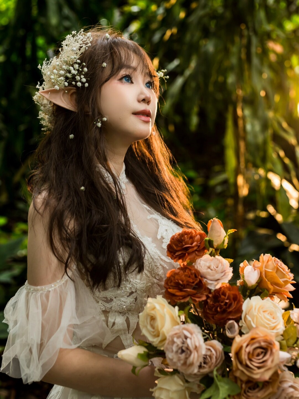 新娘精灵森系造型  这款妆容真是令人眼前一亮,充满元气和活力,如同