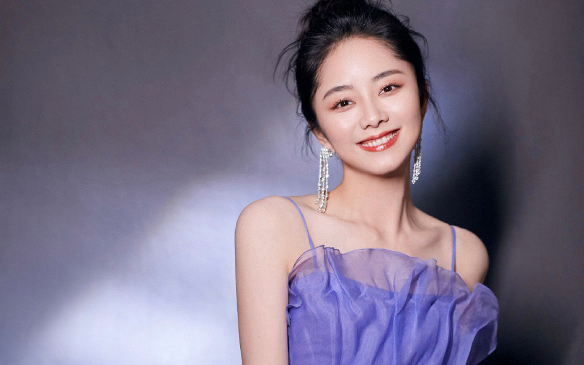 风云剧场宣布,1月连播3部由谭松韵主演的高分好剧电视剧《锦衣之下》