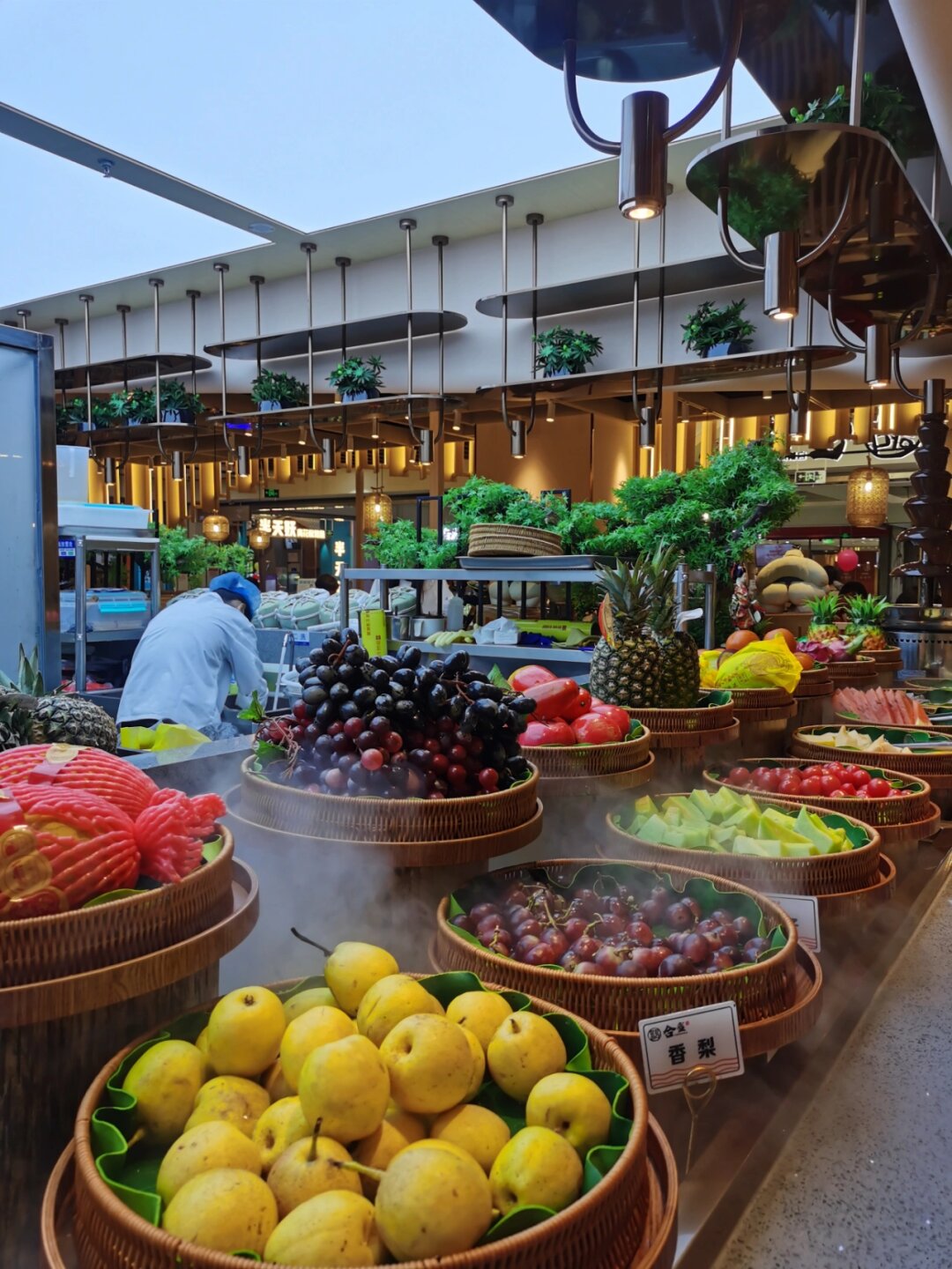保定市区值得一去的自助餐厅  一个品类丰富的自助餐厅,往往让人难以