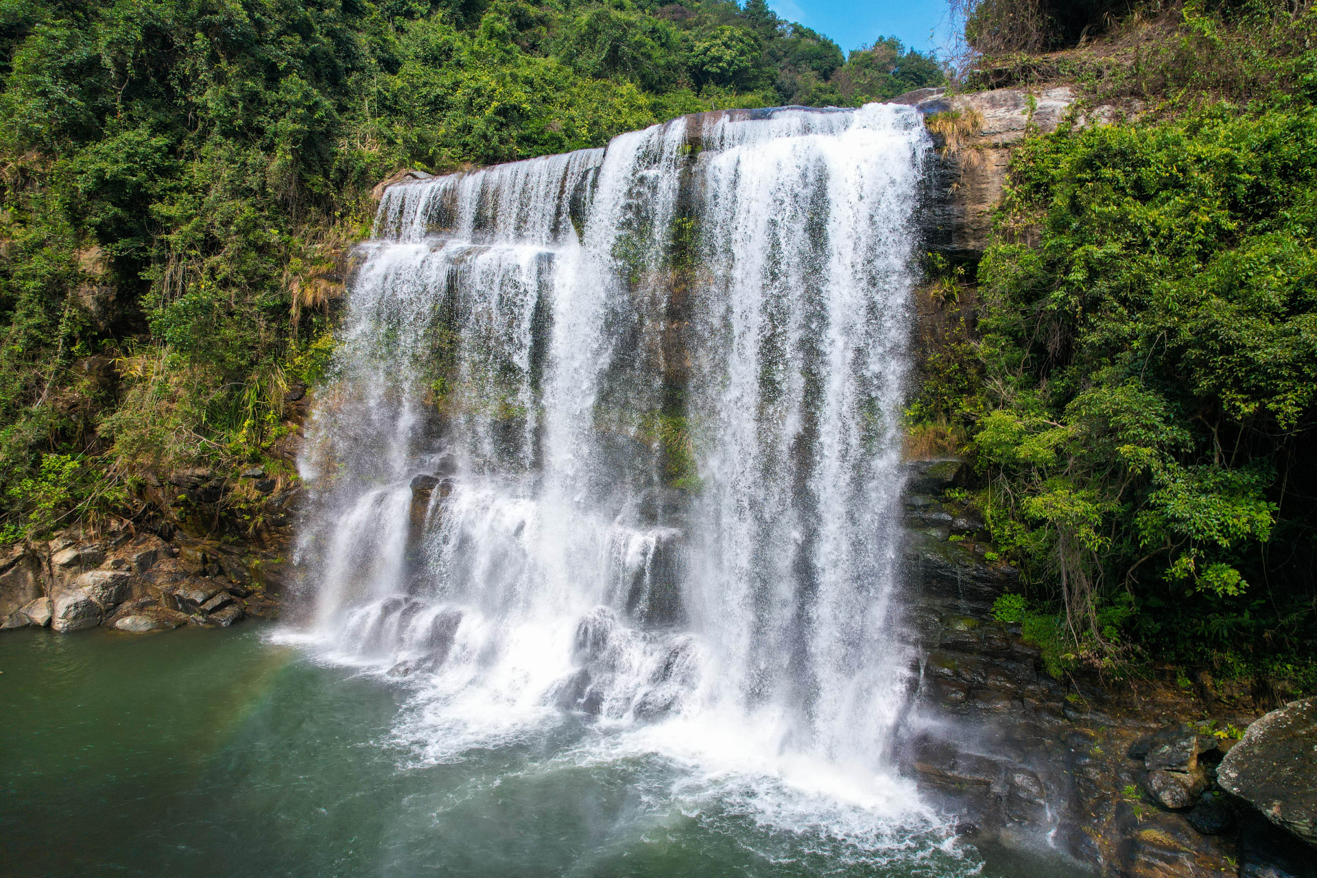 揭阳的最后一站,去了粤东第一瀑——黄满磜瀑布,即便冬天水流量依然很