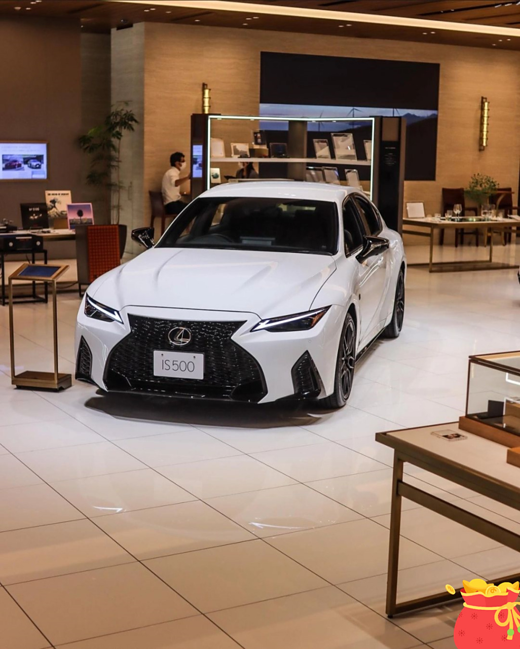 雷克萨斯is,这款b级车的美,真的让人难以忘怀.