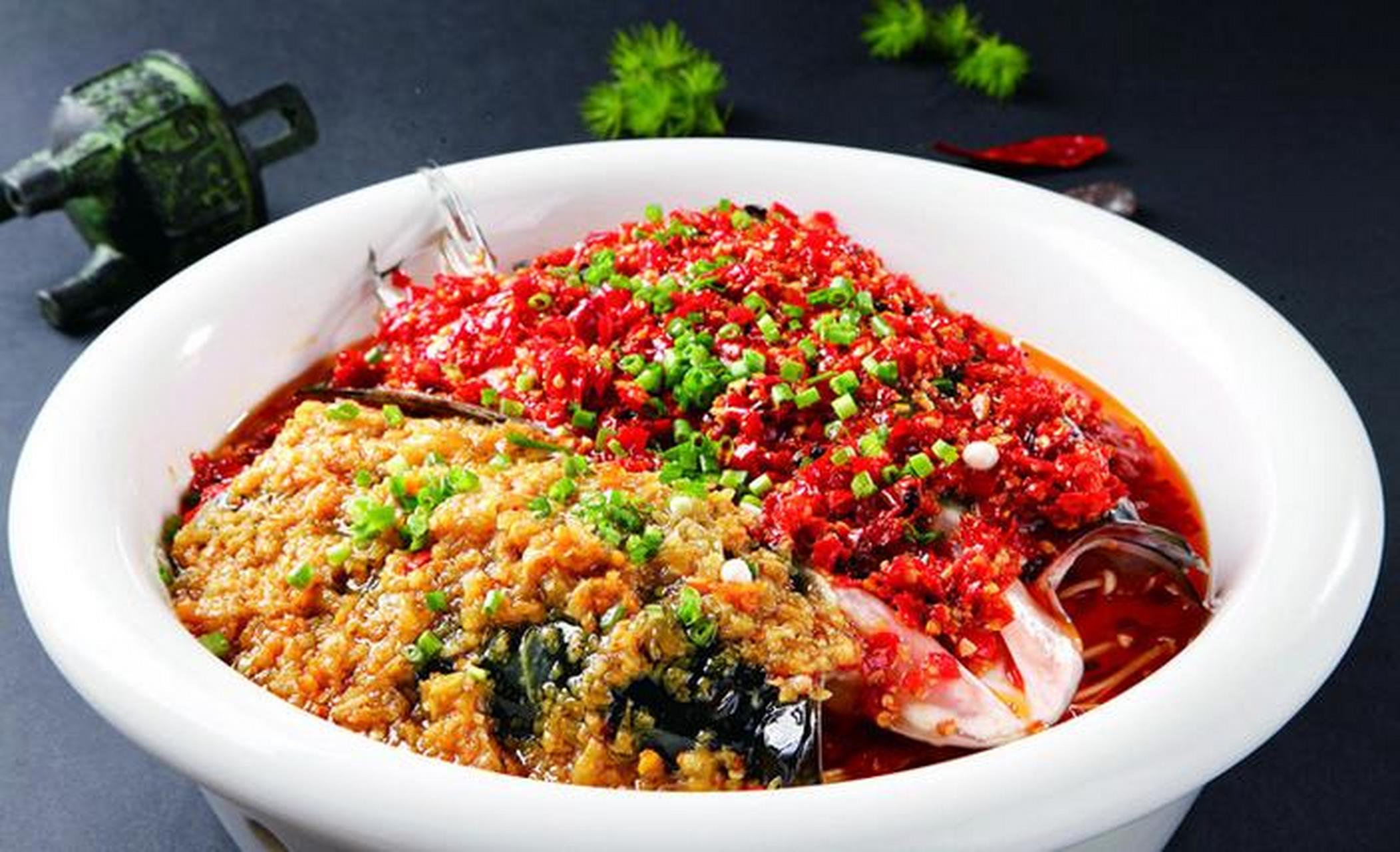 双椒鱼头  一,食材用料 1.