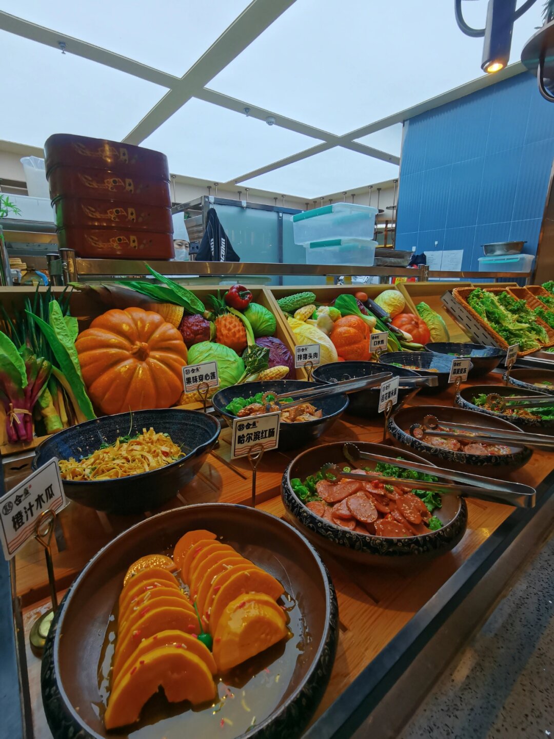 保定市区值得一去的自助餐厅  一个品类丰富的自助餐厅,往往让人难以