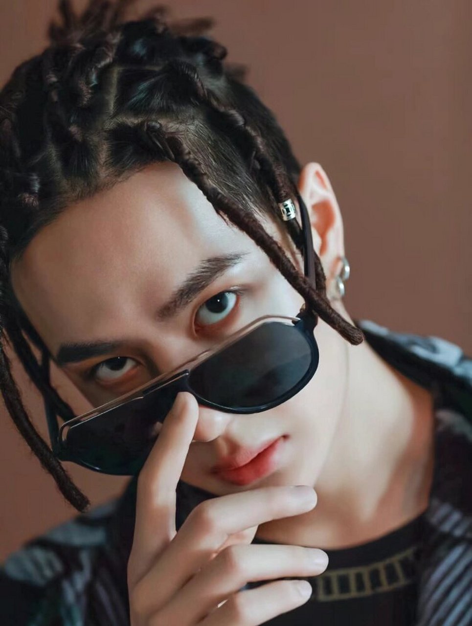 王一博火爆背后的秘密 内娱世界瞬息万变,明星如过江之鲫,层出不穷