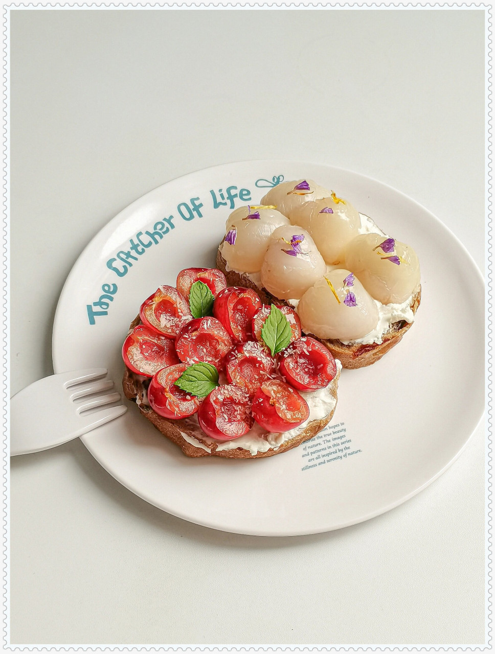 十分钟快手早餐:荔枝樱桃奶酪双拼欧包  荔枝樱桃奶酪双拼欧包,十分钟