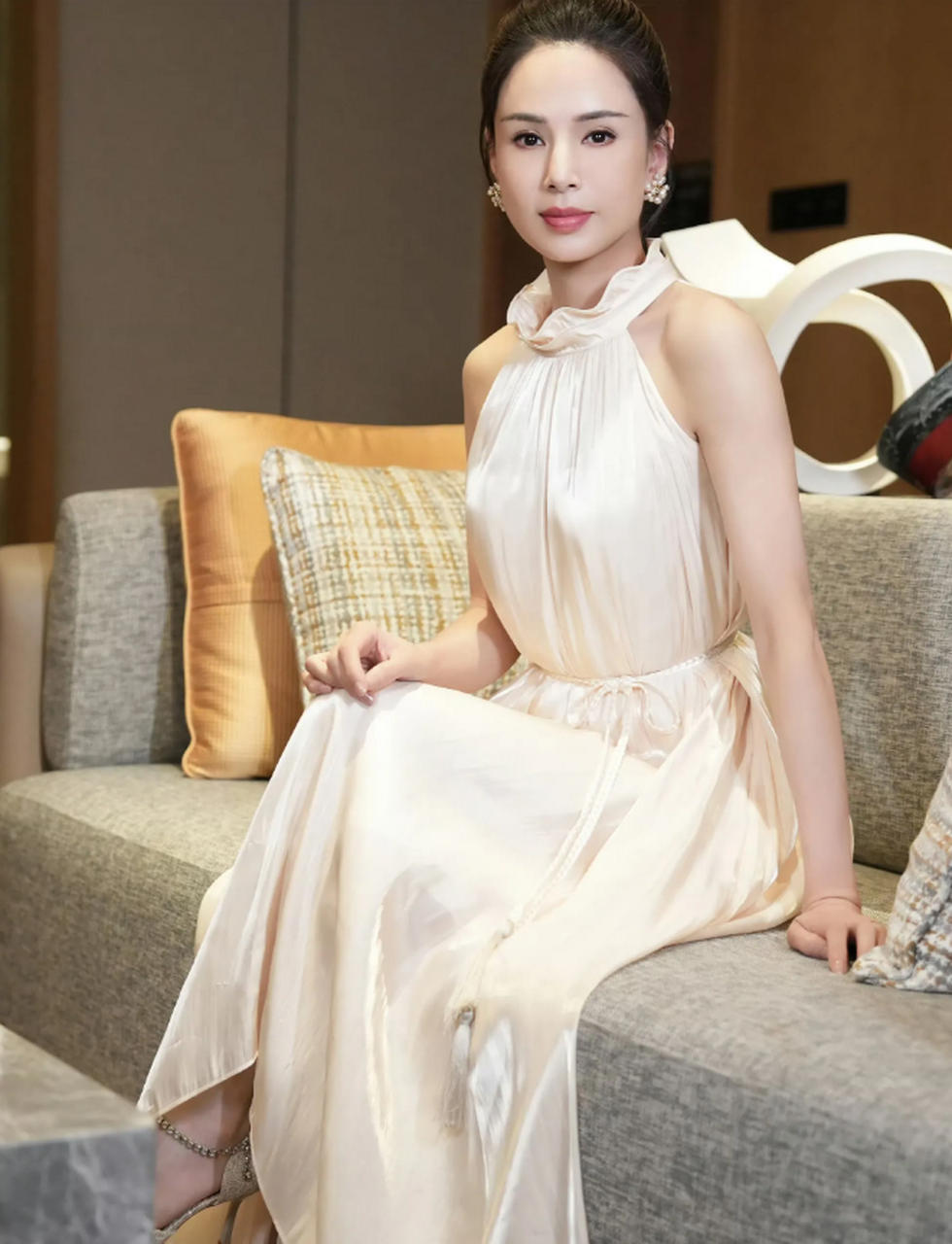 1月10日,老戏骨李若彤突然被冲上了热搜.