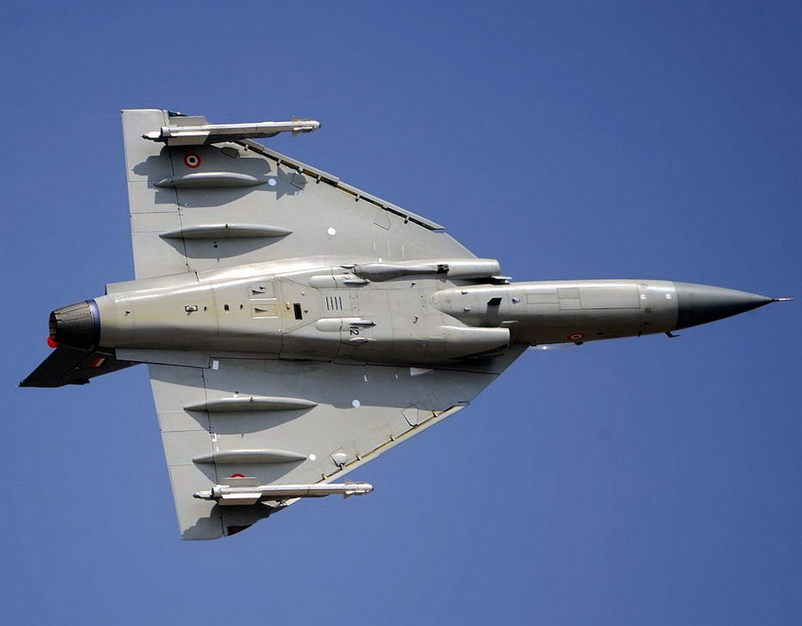 印度空军lca光辉战斗机配装的三种近距空空导弹:  分别是俄罗斯的r-73