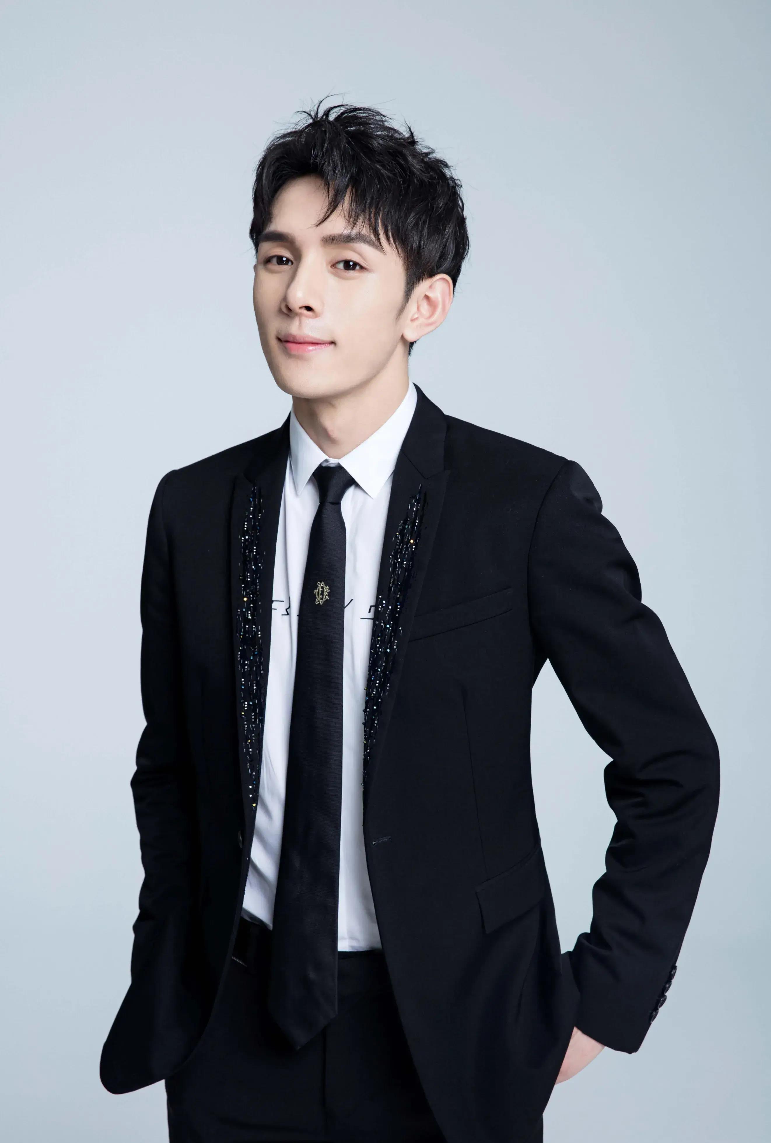 李佳琦年收入巨减,繁花女演员意外登榜