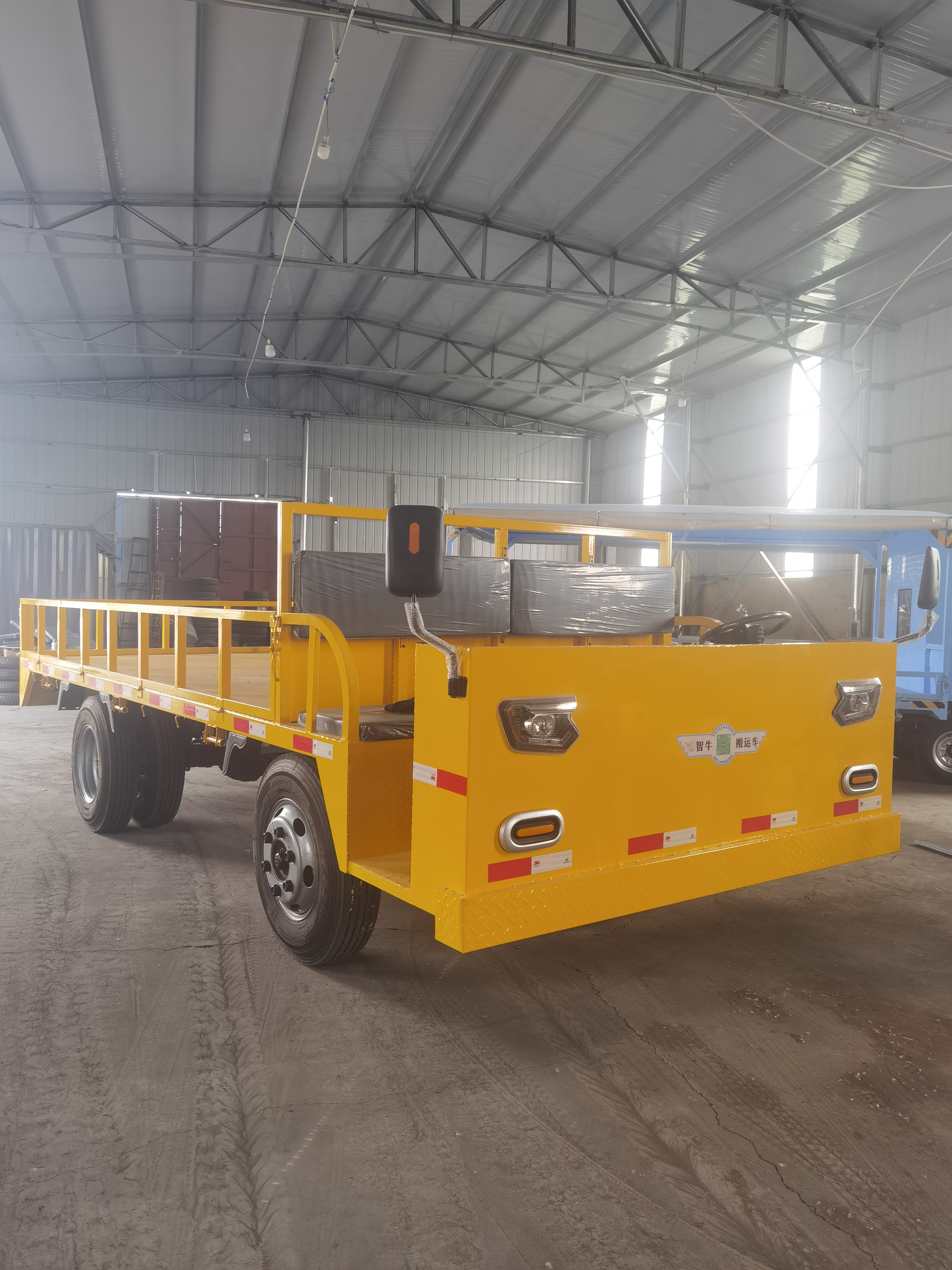 怎样选择适合厂区转运的电动平板车?