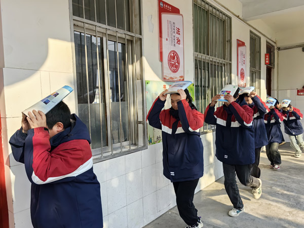淇县第五中学开展地震应急逃生演练