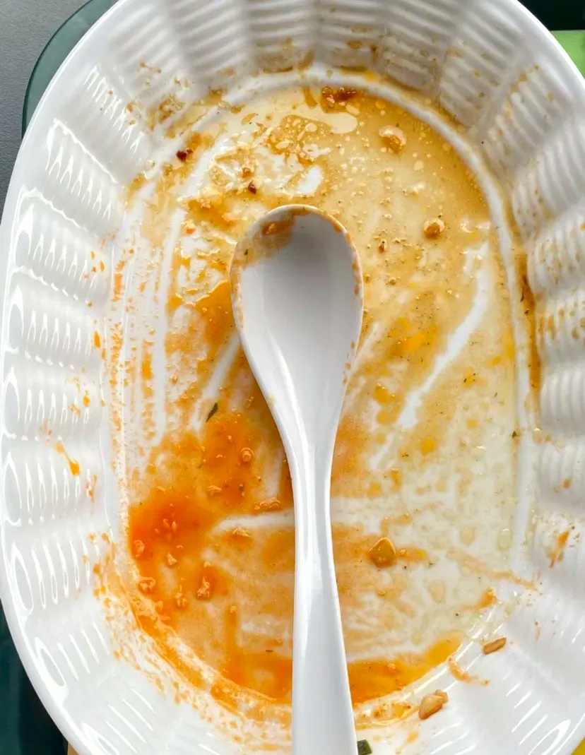 那盘热气腾腾的红烧肉,猪肉可是现杀的家养土猪肉哦!