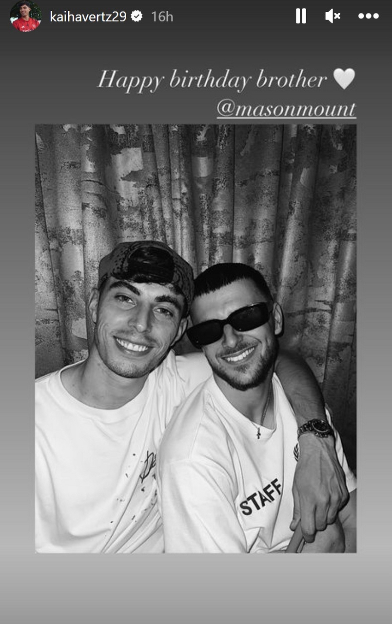 1929来了,哈弗茨晒和芒特的合照:生日快乐兄弟