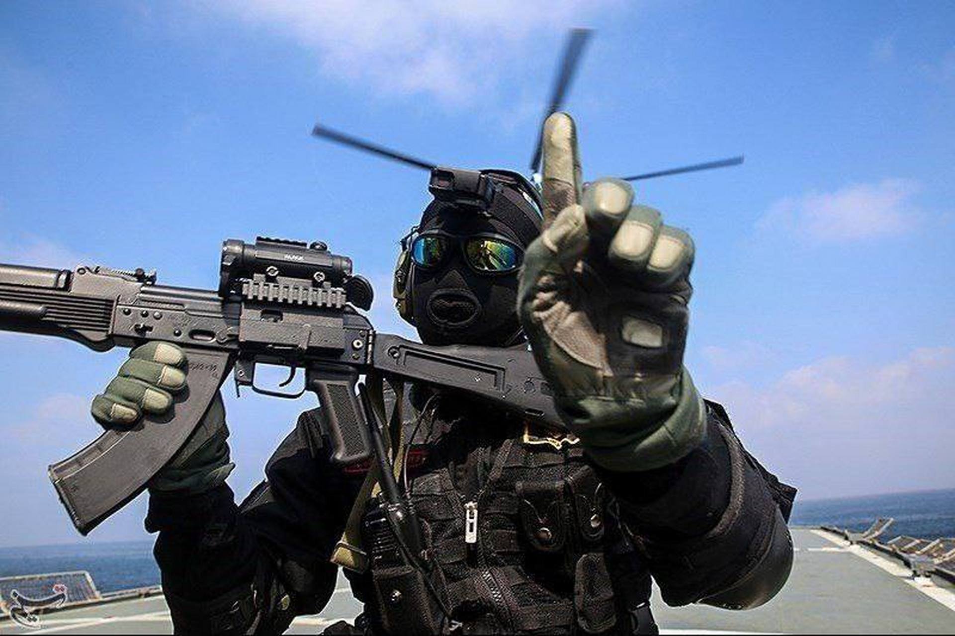 1月11日,伊朗革命卫队特种部队突然登上阿曼湾一艘名叫"圣尼古拉斯"号