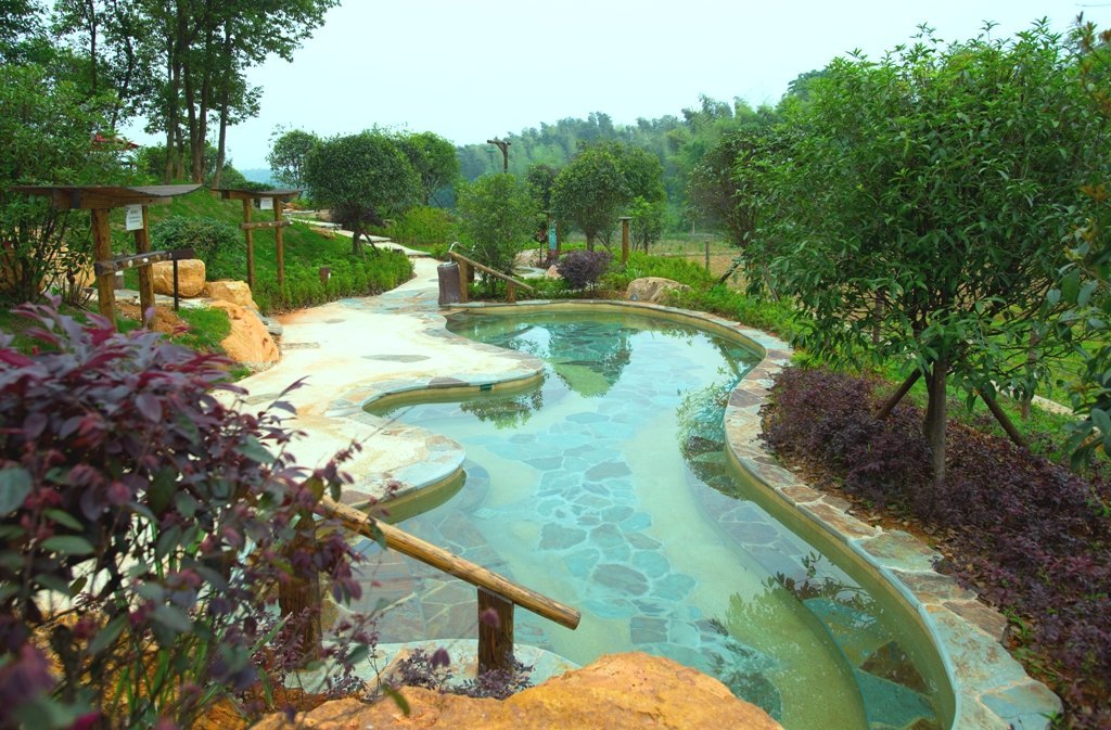 春泉庄温泉度假酒店不仅提供了优质的温泉服务和舒适的住宿条件,还