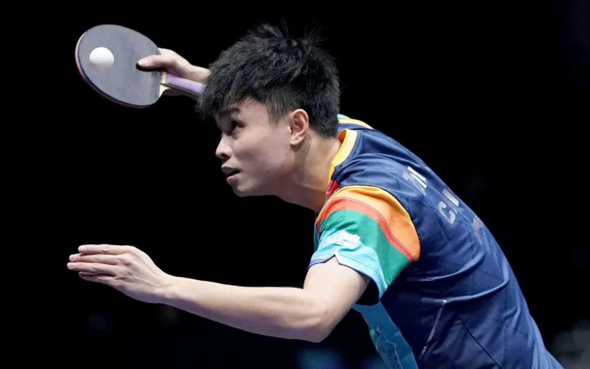 乒乓球wtt多哈球星赛男单首轮展开一场争夺,由国乒选手周启豪对阵丹麦