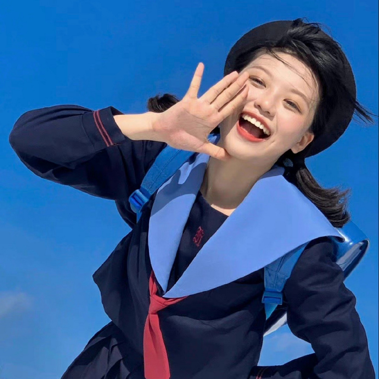 jk制服少女头像 素雅清新,jk穿搭给人一种宁静的感觉.