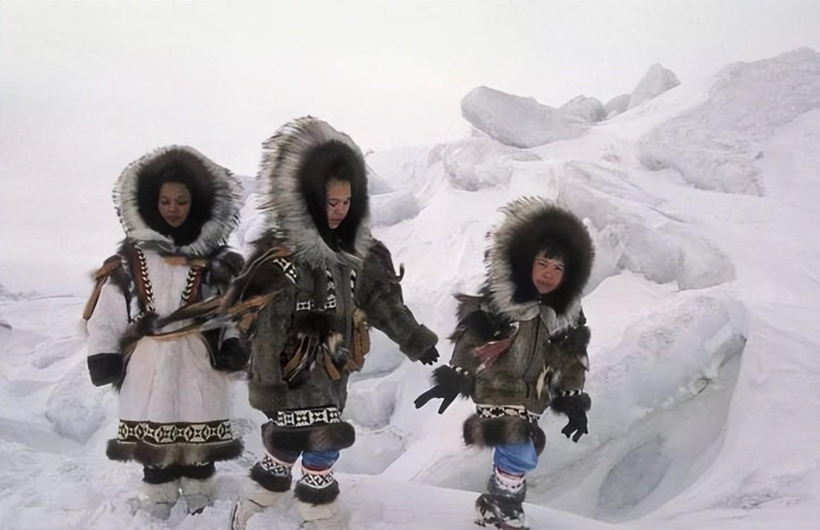 因纽特人住冰屋还裸睡为什么不怕冷屋里生火不怕冰融化吗