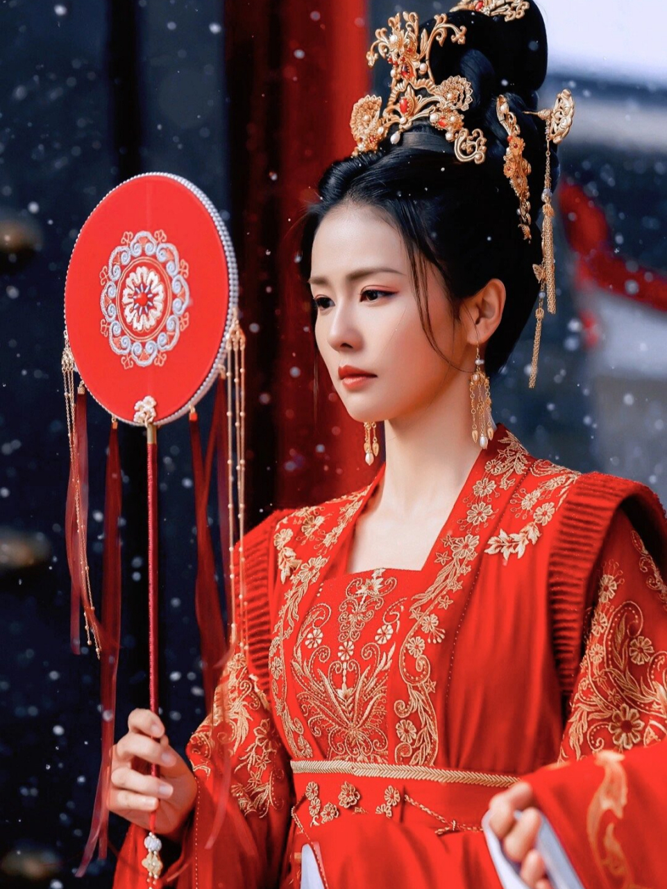 红色古装是白鹿的统治区吧6015 《白月梵星》路透一身红色古装