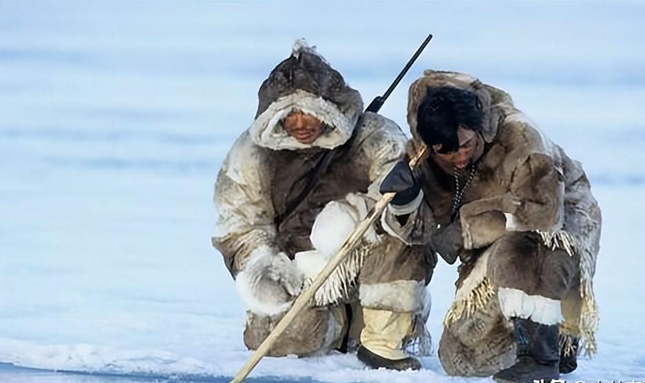 因纽特人住冰屋还裸睡为什么不怕冷屋里生火不怕冰融化吗
