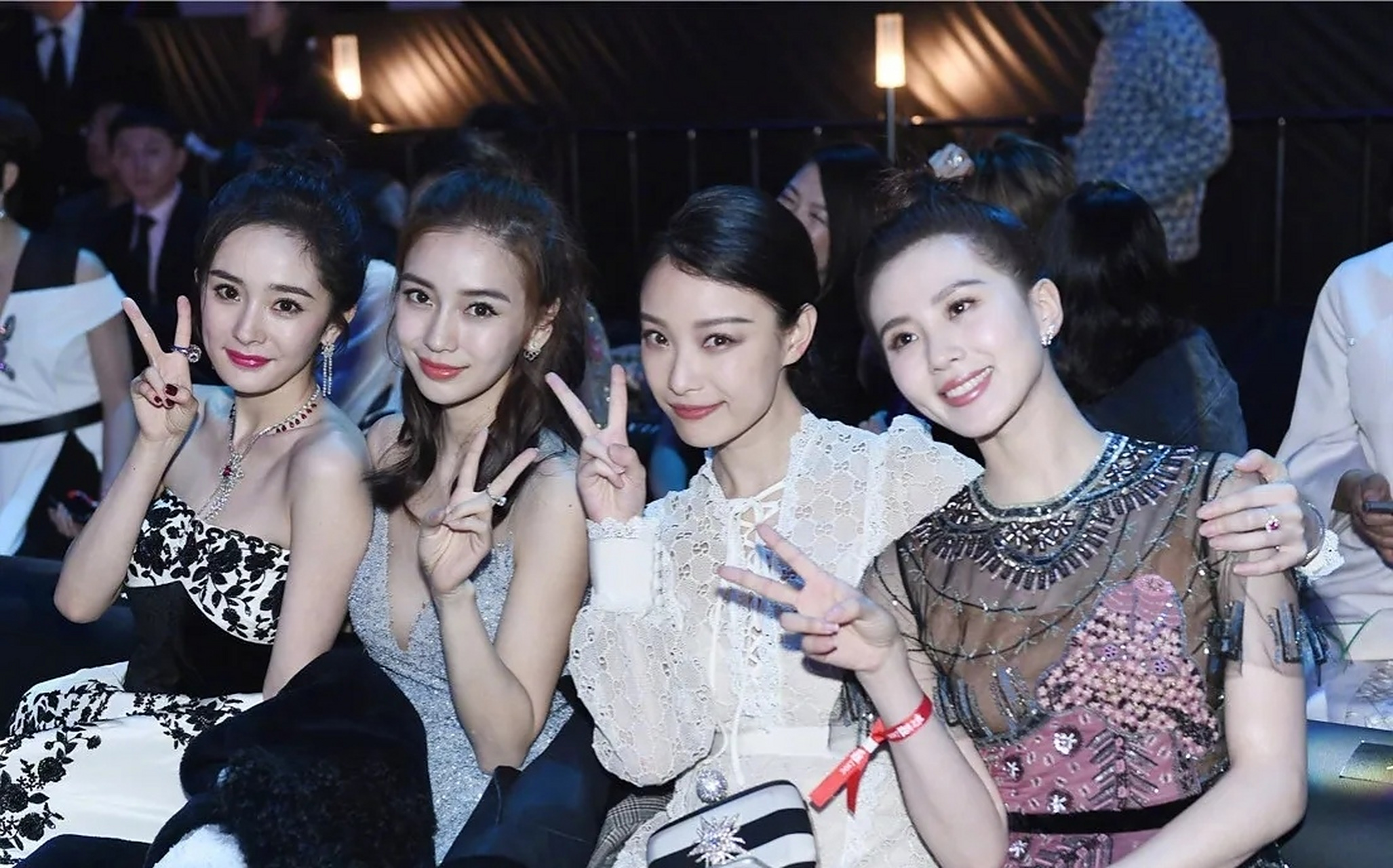 真想知道这四大美女谁最受网友喜欢 杨幂,杨颖,倪妮,刘诗诗