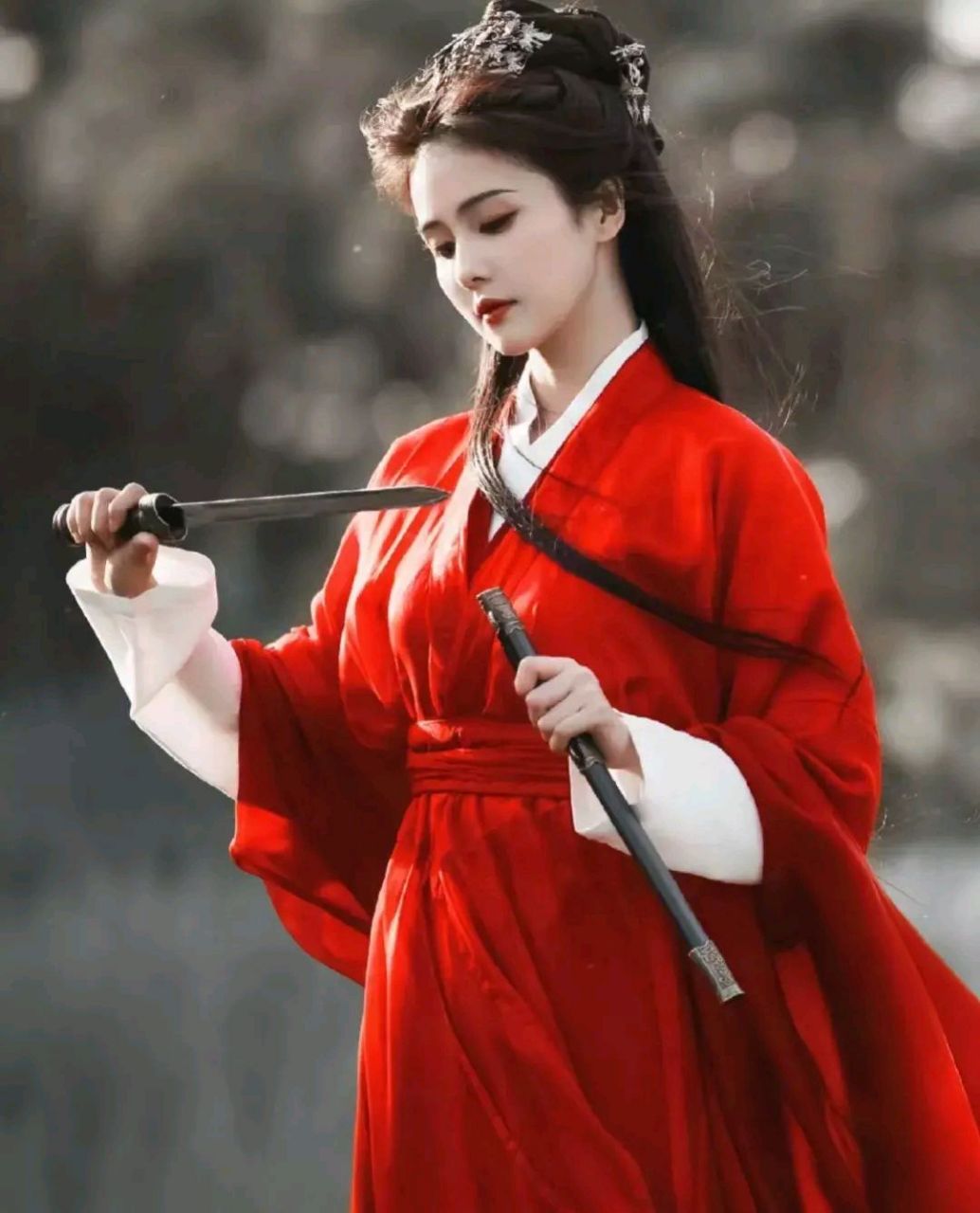 白鹿的红衣古装造型太惊艳了!