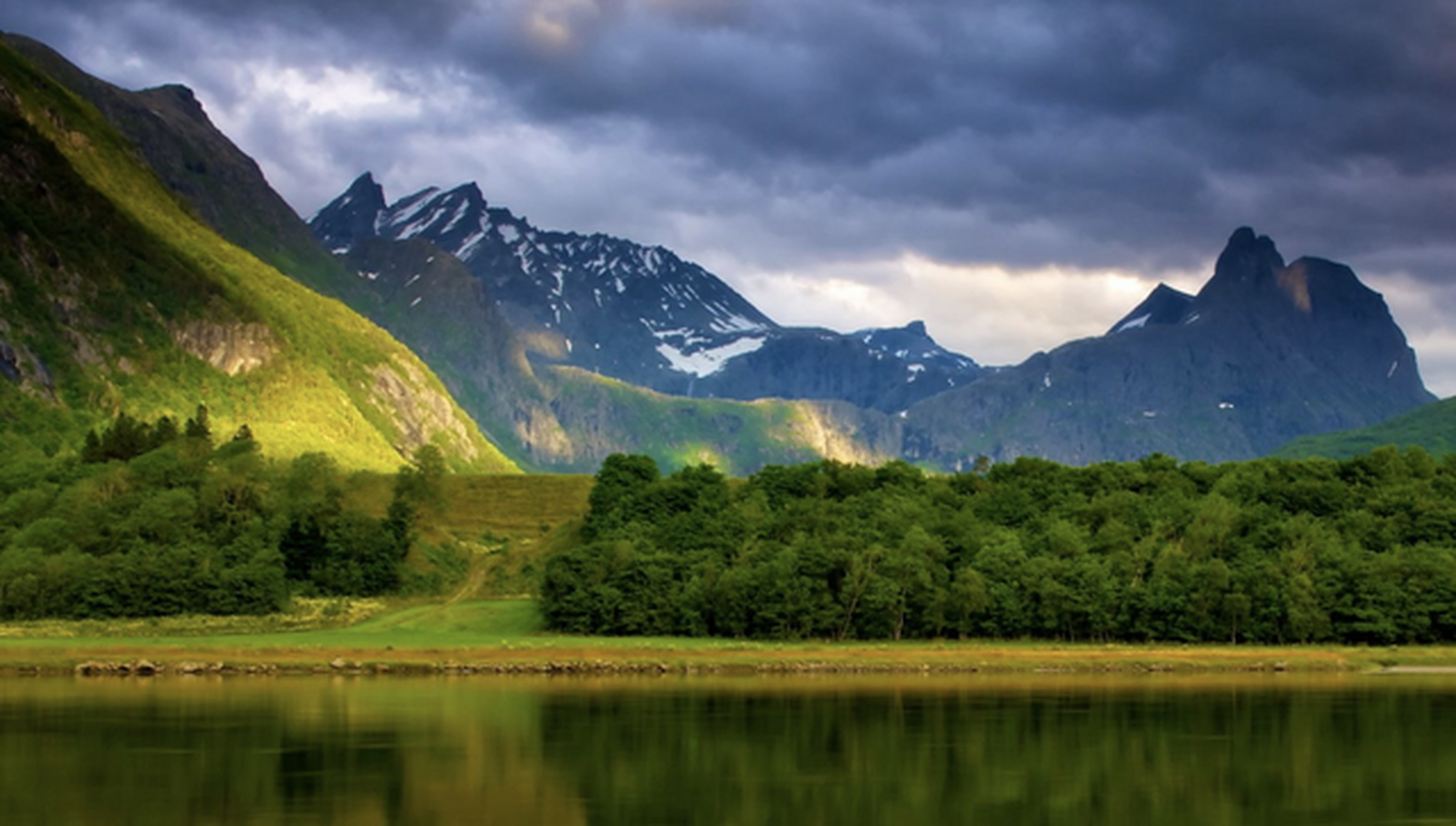 一个人要靠自己才能走得踏实和安稳,经历困难和磨练才能变得成熟和