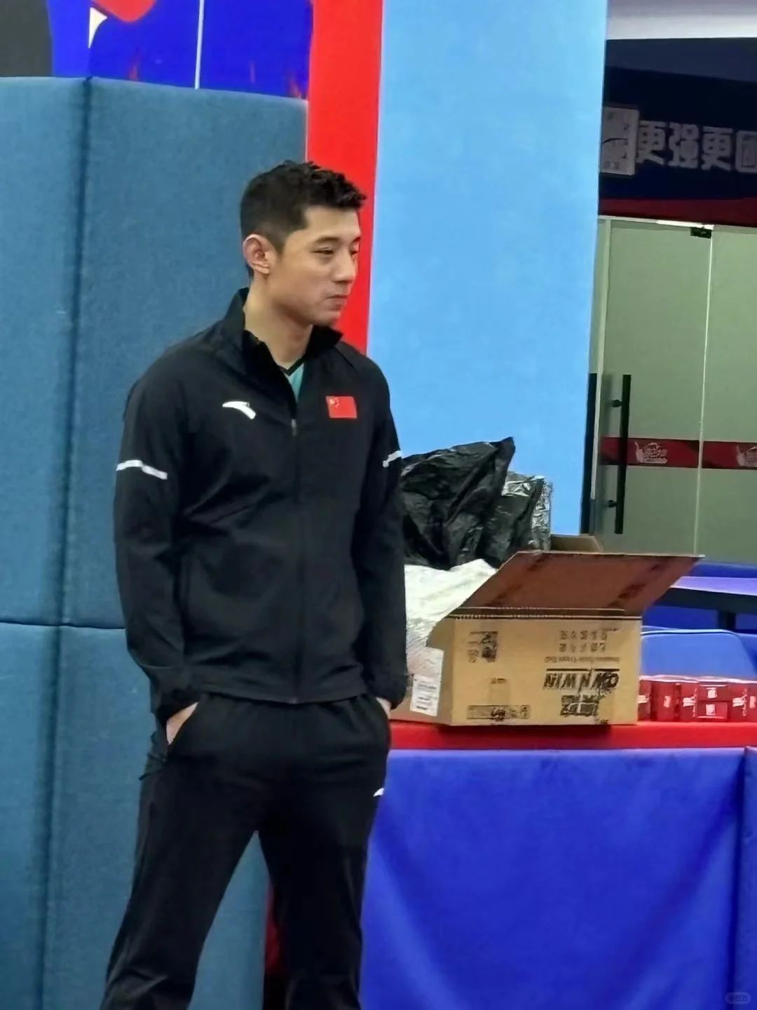 张继科体育馆被偶遇!变胖变黑,状态憔悴沧桑,眼神木讷惹人心疼