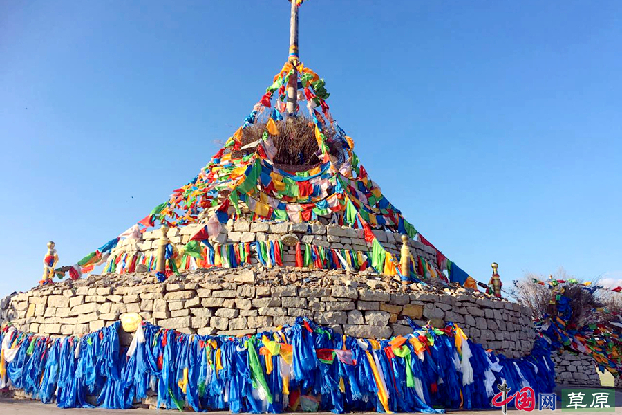 敖包是蒙古族祭祀,崇拜自然神灵的标志,承载了蒙古族人民对生态环境的