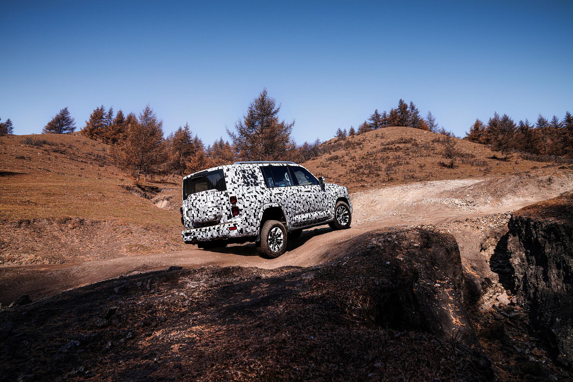 全新哈弗h9路试谍照曝光,方正粗犷可与全新丰田普拉多一战?