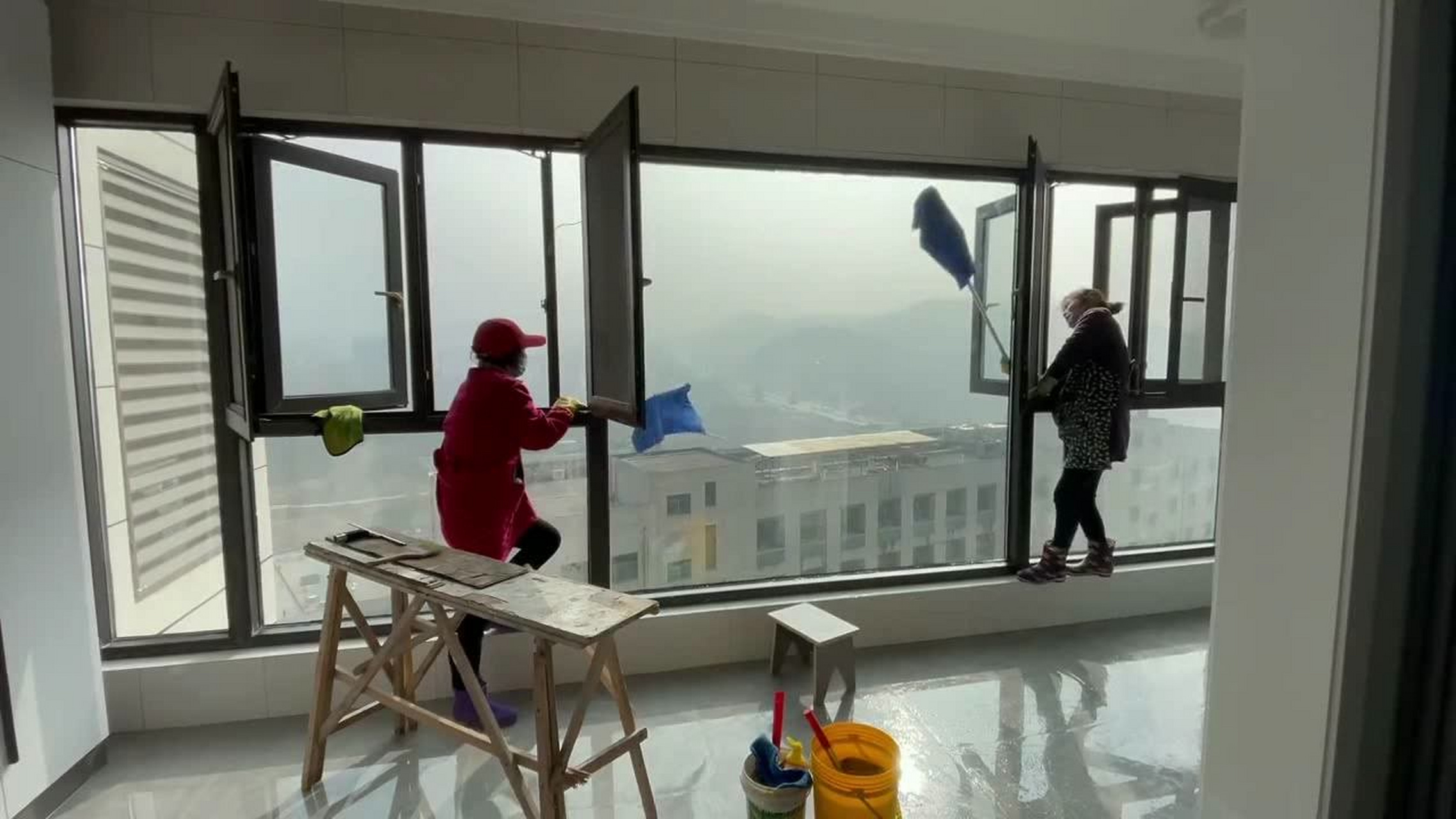 年底大扫除擦玻璃总是让人头疼,别担心!