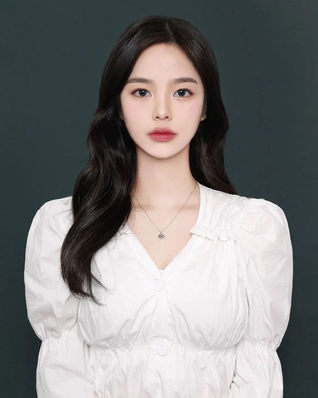 网红揭秘97:这位20岁的韩国美女newstar_5月6凭借绝美妆容和神仙