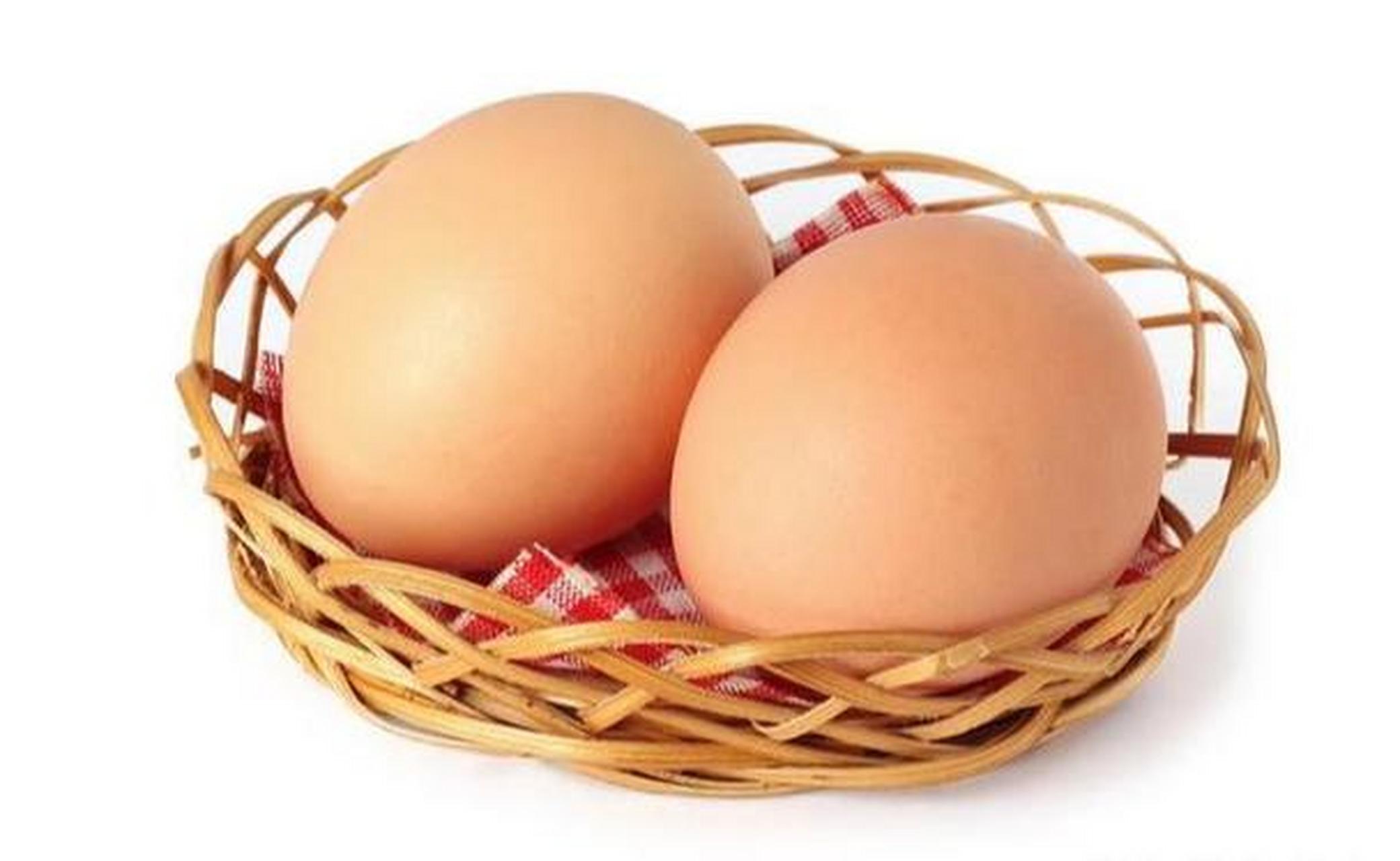 人造鸡蛋成本低但营养价值远低于真鸡蛋,长期食用可能影响健康