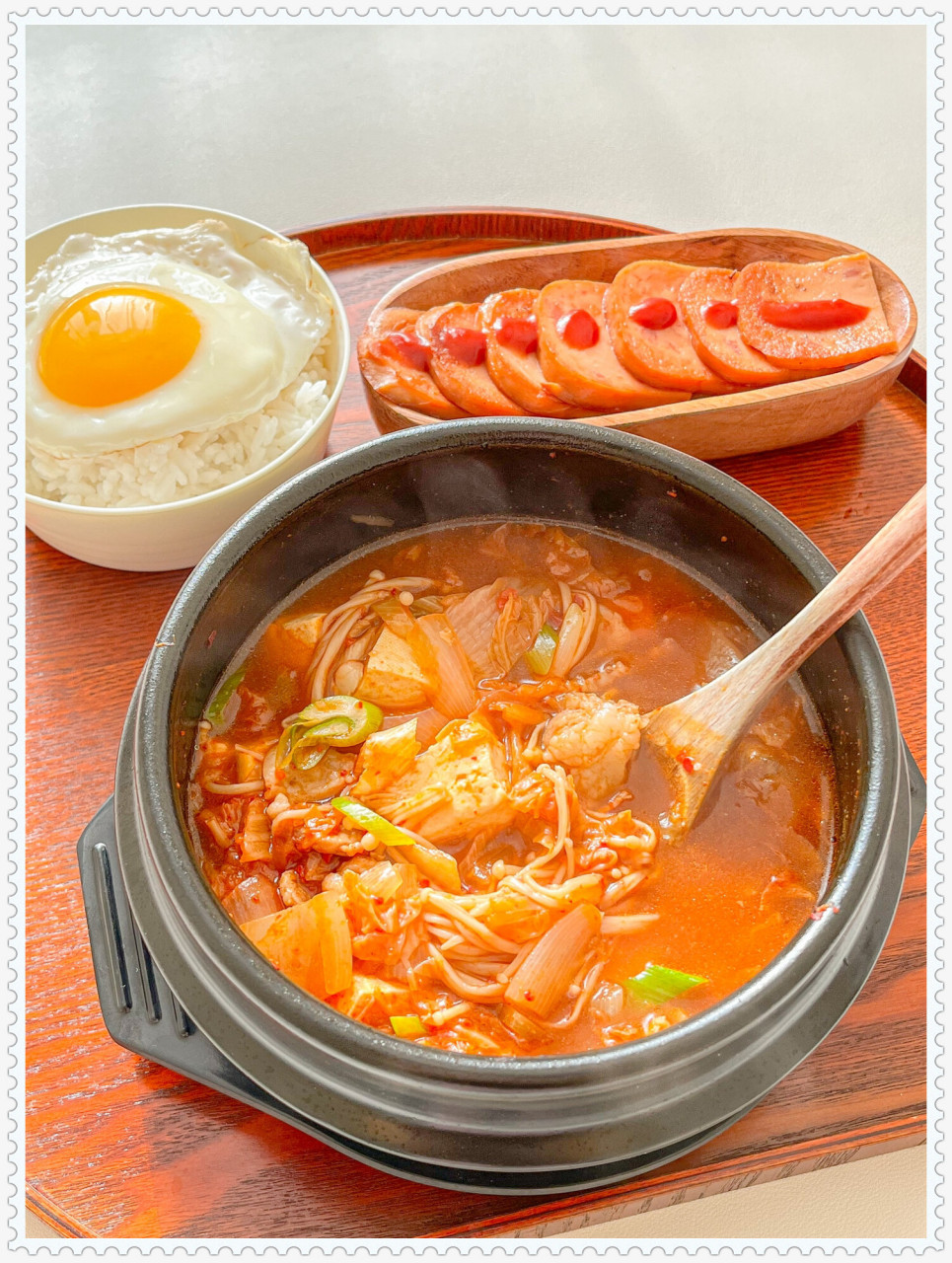韩式泡菜汤,冬日暖胃神器  寒冬腊月,来上一碗热腾腾的韩式泡菜汤