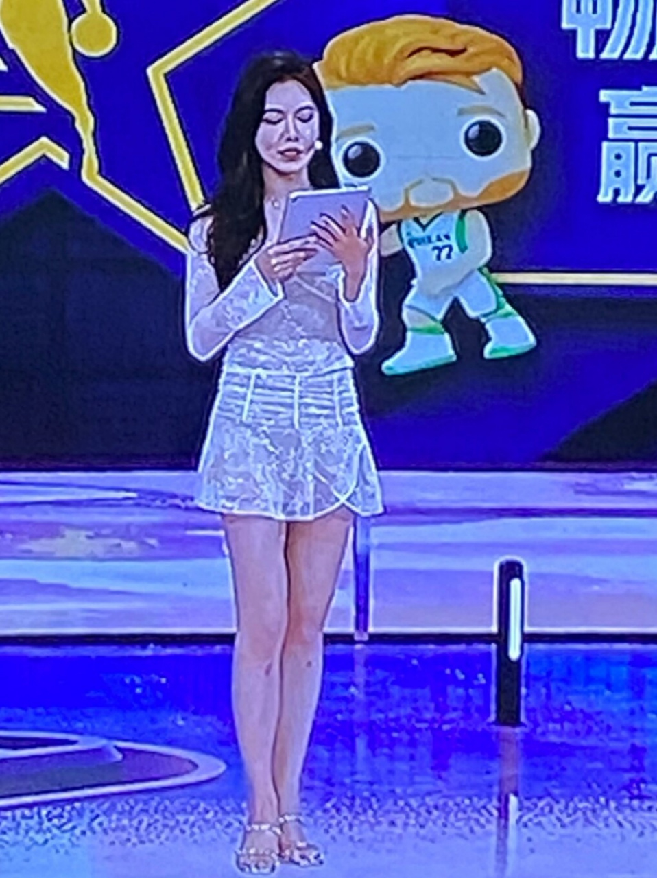 腾讯nba首席女主持人 确实好看 好像叫娜姐  腾讯nba直播中的首席女