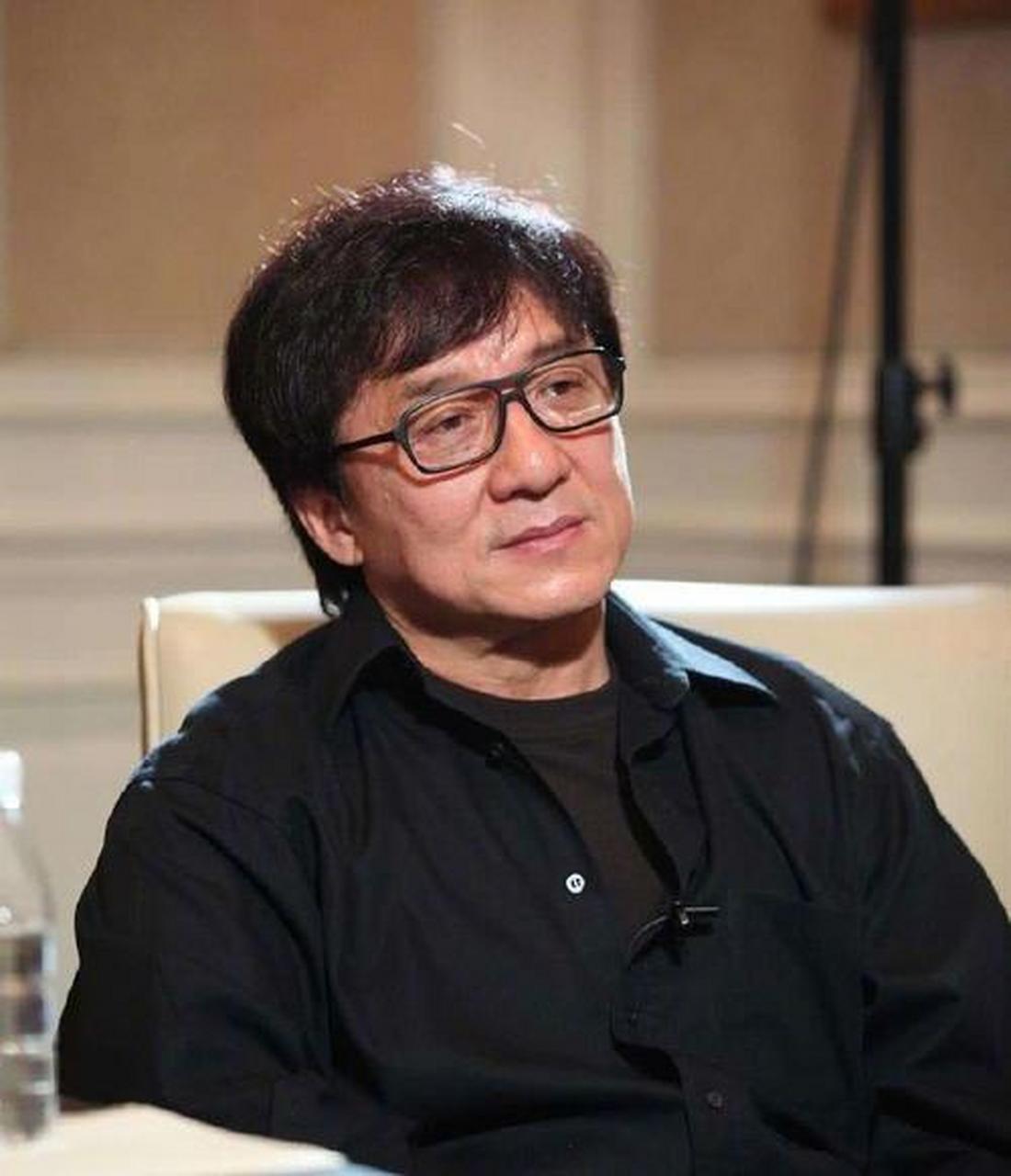 荣耀官宣成龙为龙年大使,这个新年一起成龙!