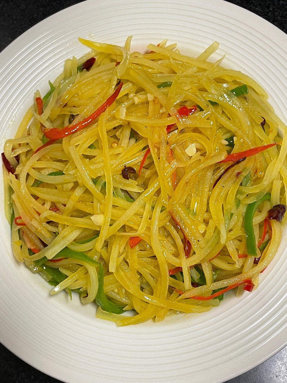 这样做出来土豆丝,比酸辣土豆丝更有锅气 也是非常下饭的一个家常菜