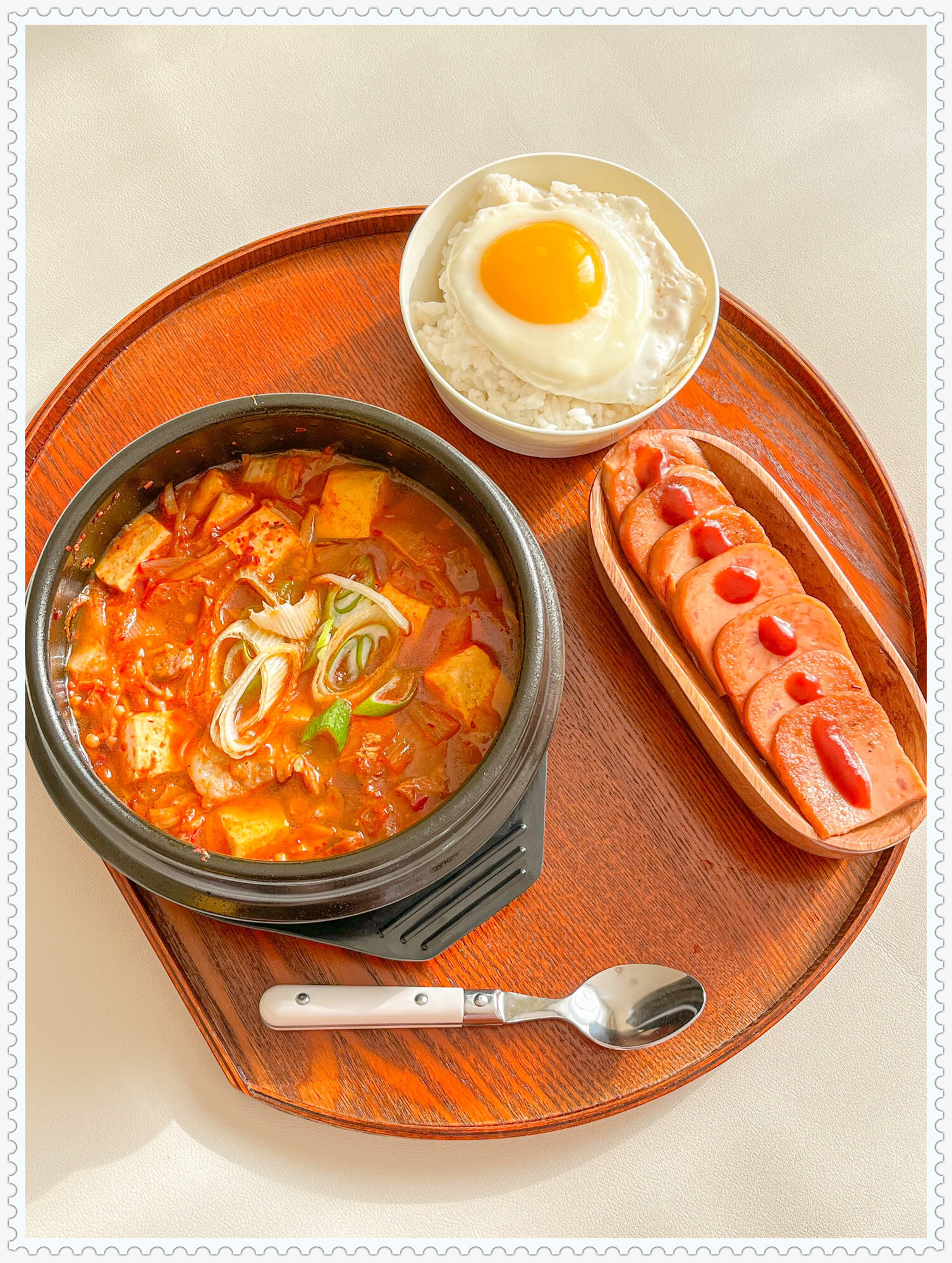 韩式泡菜汤,冬日暖胃神器  寒冬腊月,来上一碗热腾腾的韩式泡菜汤